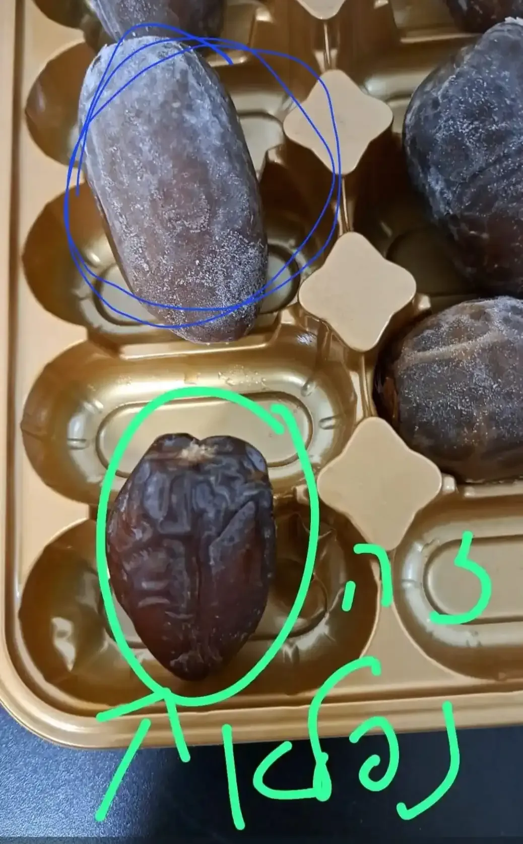 התגבשות סוכר על תמר מג'הול - נקודות לבנות על הקליפה